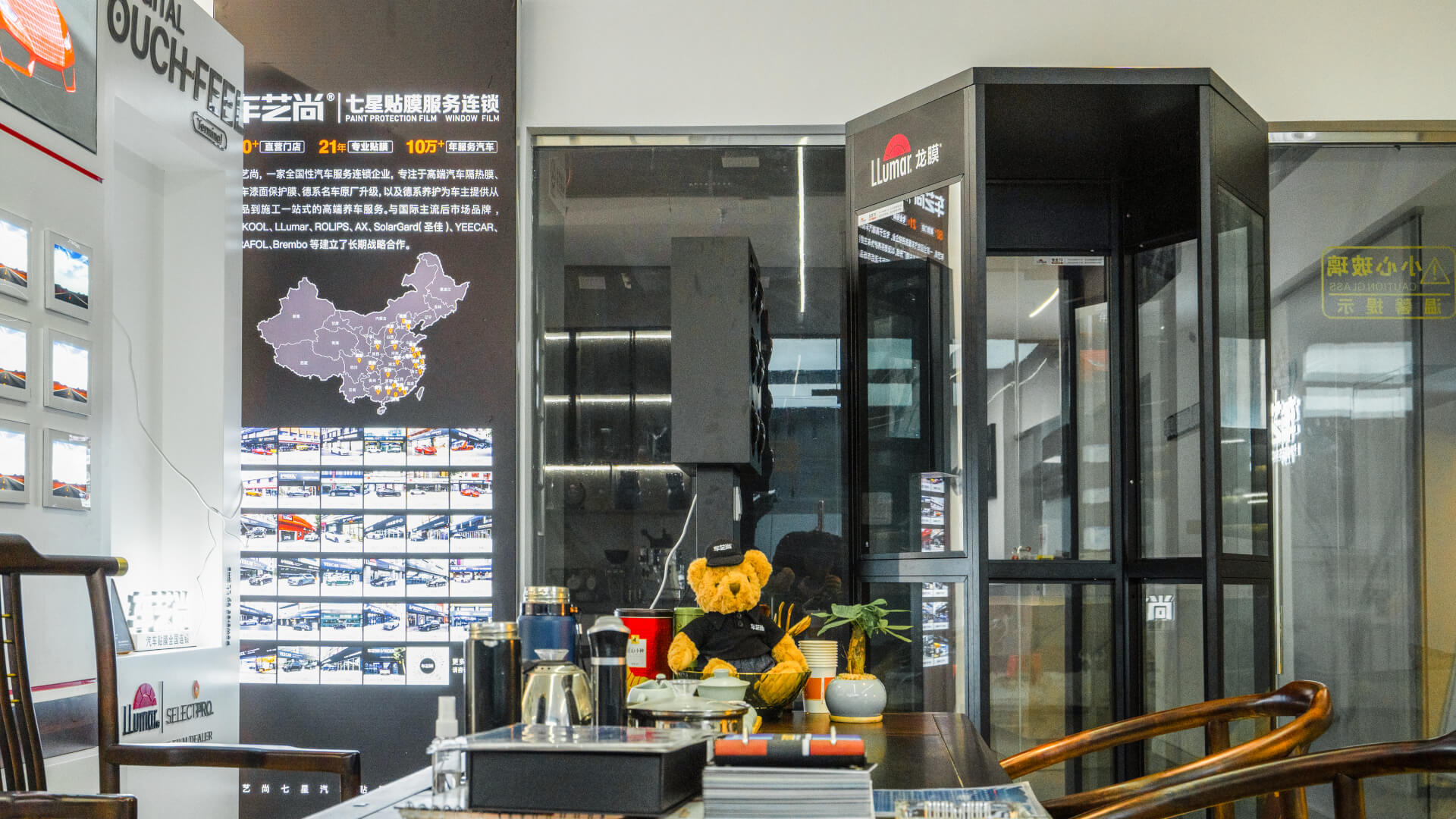 西安汽车贴膜怎么选?认准车艺尚西安龙膜授权店 正品施工更放心